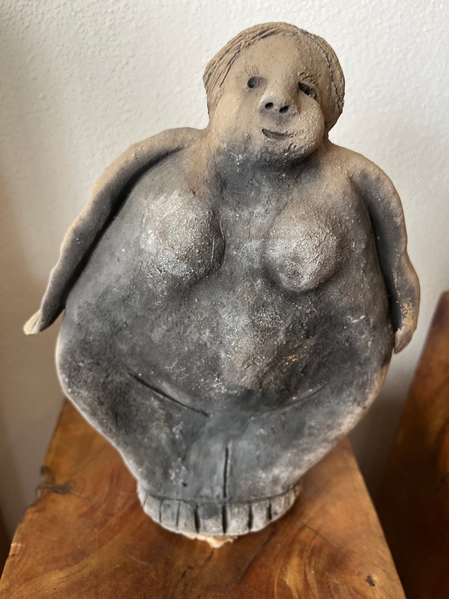 MMM- Figura de barro señora gorda